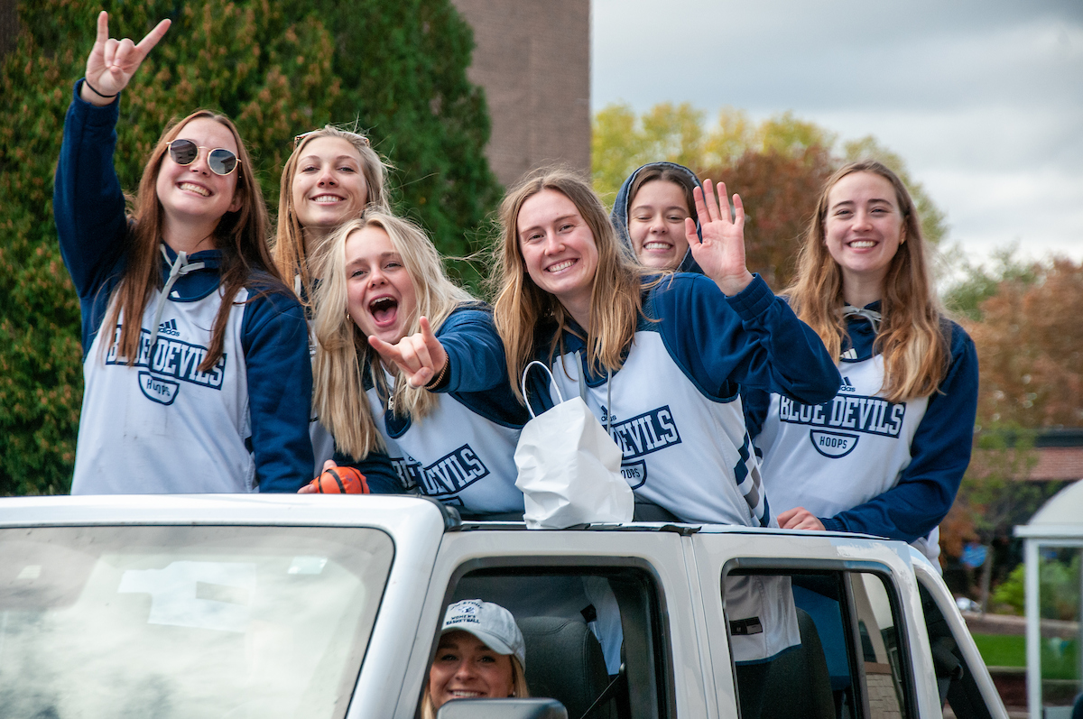 Blue Devil women's basketball players show their pride in the annual homecoming parade.