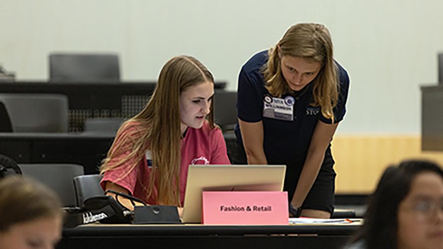 Students work with advisers during a recent First-Year Registration and Orientation event on campus. 