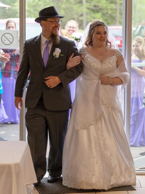 Jessica Bellomy, online psychology student, with her husband on her wedding day.